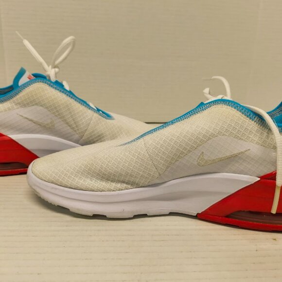 Nike Women's Air Max Motion 2 CW4285-100  Running Shoes Sneakers Size 8.5 - Picture 3 of 12
